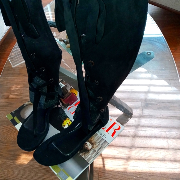 Shoes - Picture 3 of 4